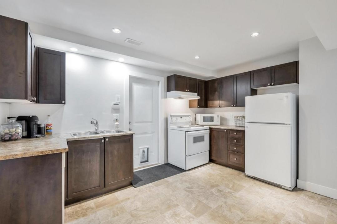 Private 1 Bedroom In Brookswood Distrito de Distrito de Langley Exterior foto