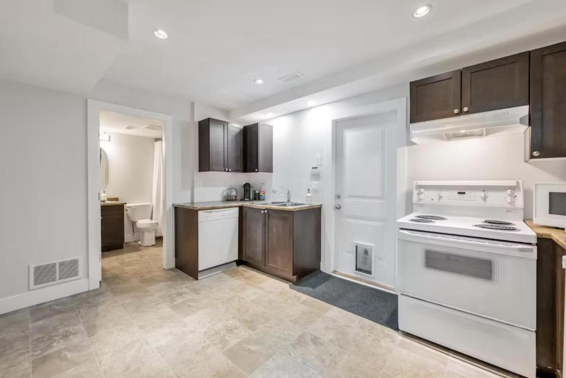 Private 1 Bedroom In Brookswood Distrito de Distrito de Langley Exterior foto